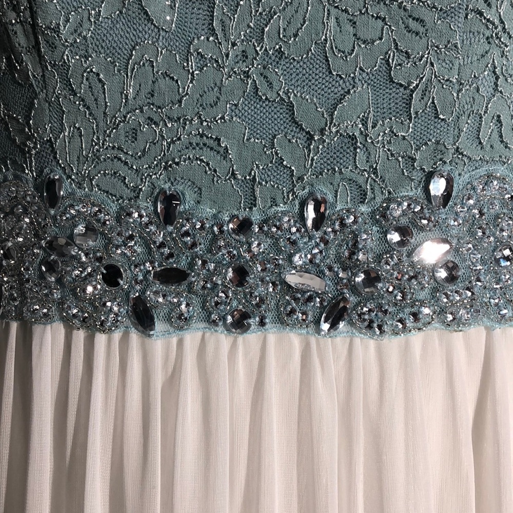 Prom/Formal Dress - Picture 2 of 5